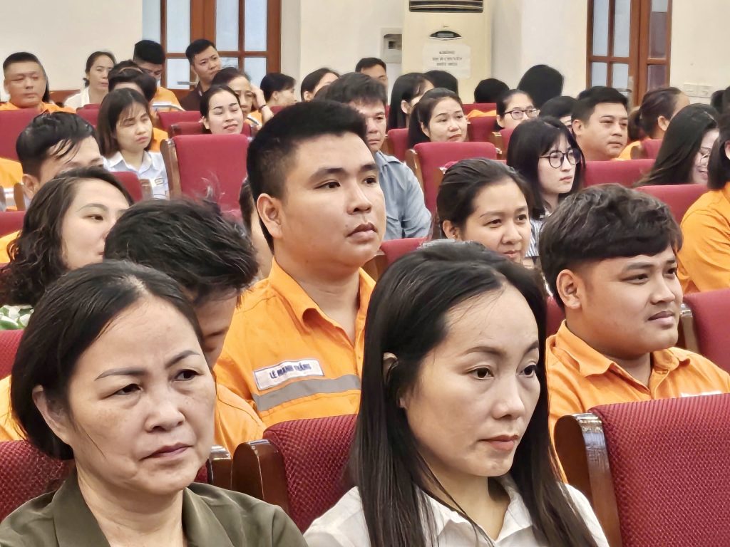 IFAMI X CÔNG TY ĐIỆN LỰC SƠN TÂY TRIỂN KHAI KHÓA ĐÀO TẠO: NÂNG CAO VĂN HÓA DOANH NGHIỆP GẮN VỚI XÂY DỰNG HÌNH ẢNH CBCNV TRONG PHỤC VỤ KHÁCH HÀNG